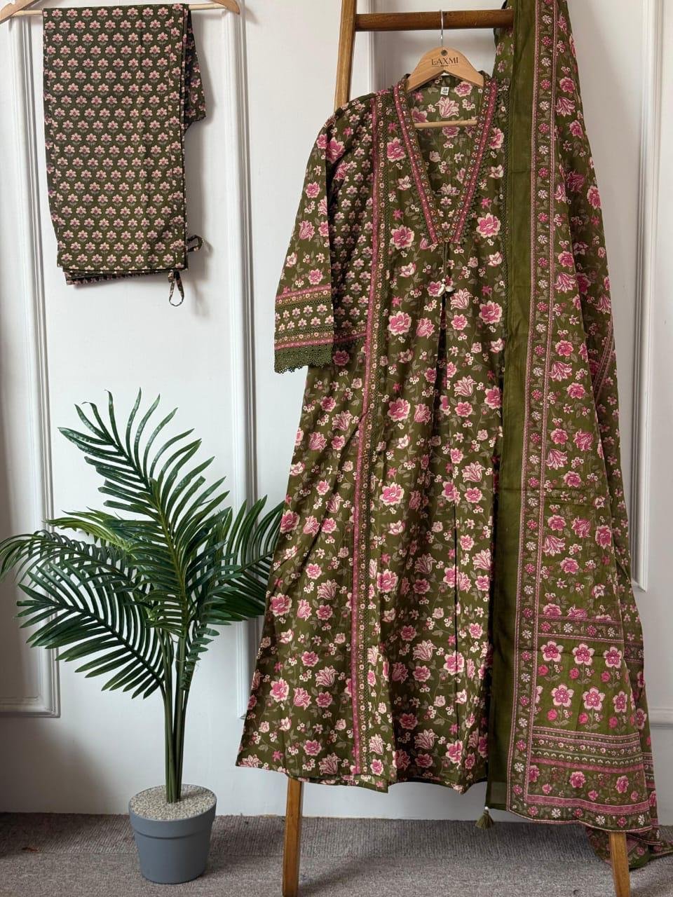 Vastraah Fashion about image